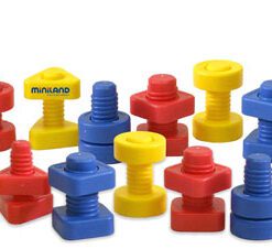 Bote de tornillos y tuercas