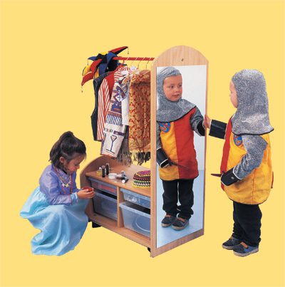 Mueble compacto para disfraces