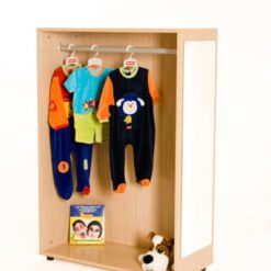 Mueble de disfraces para pared cerrado